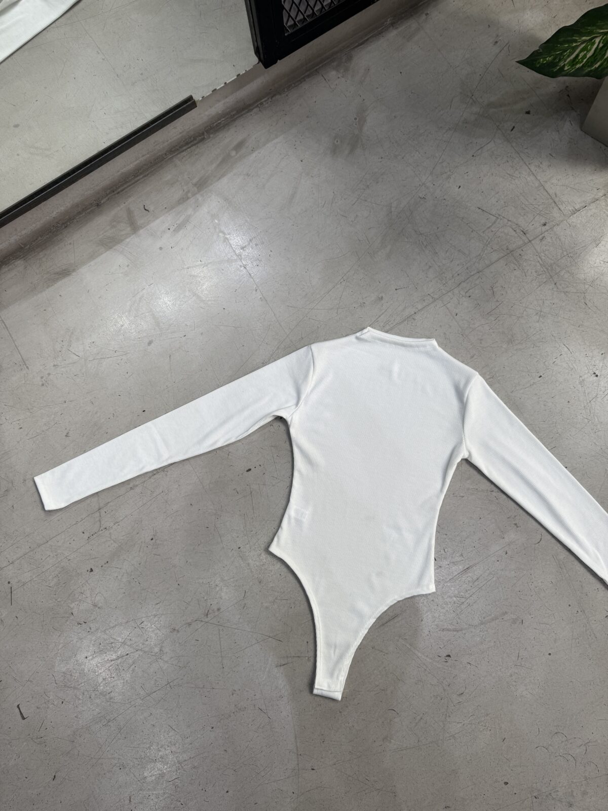 BODY NECK
